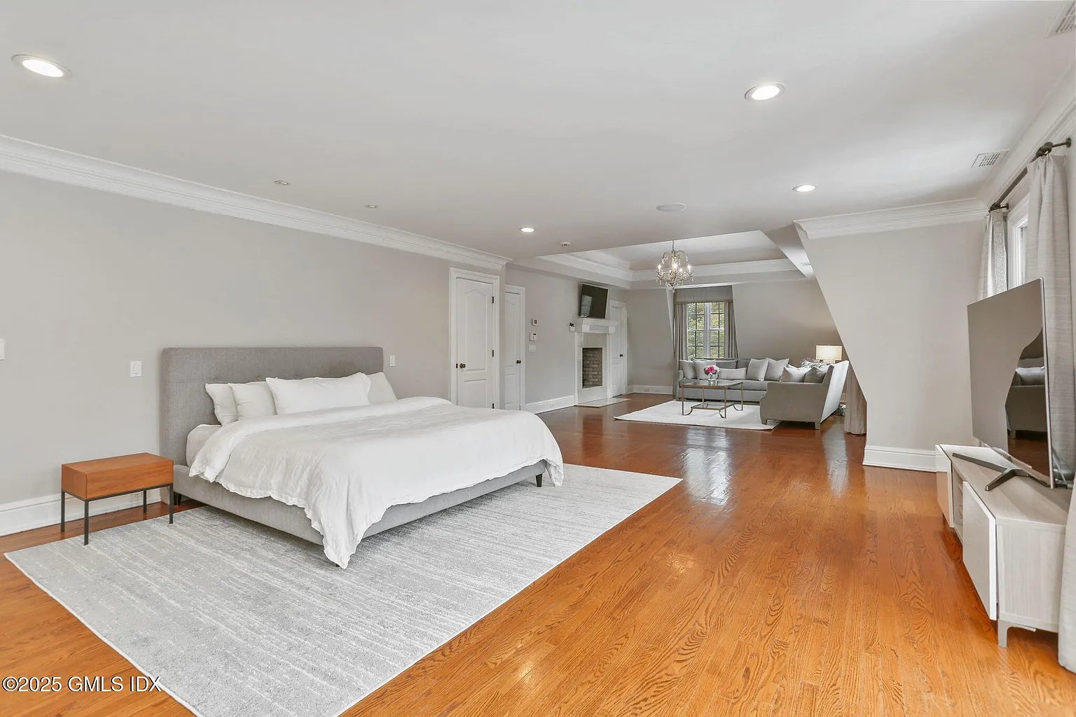 70 Sherwood Ave