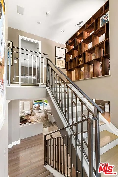 2229 San Ysidro Dr
