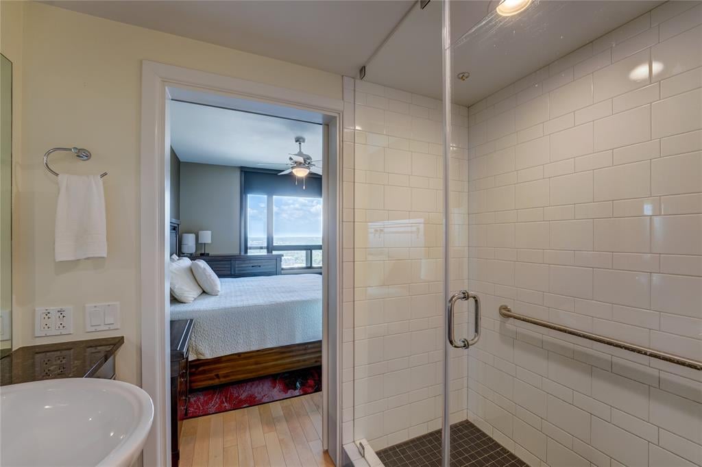 300 Bowie St #2503