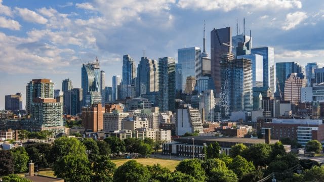 Top 5 things you should know before moving to Toronto in 2025