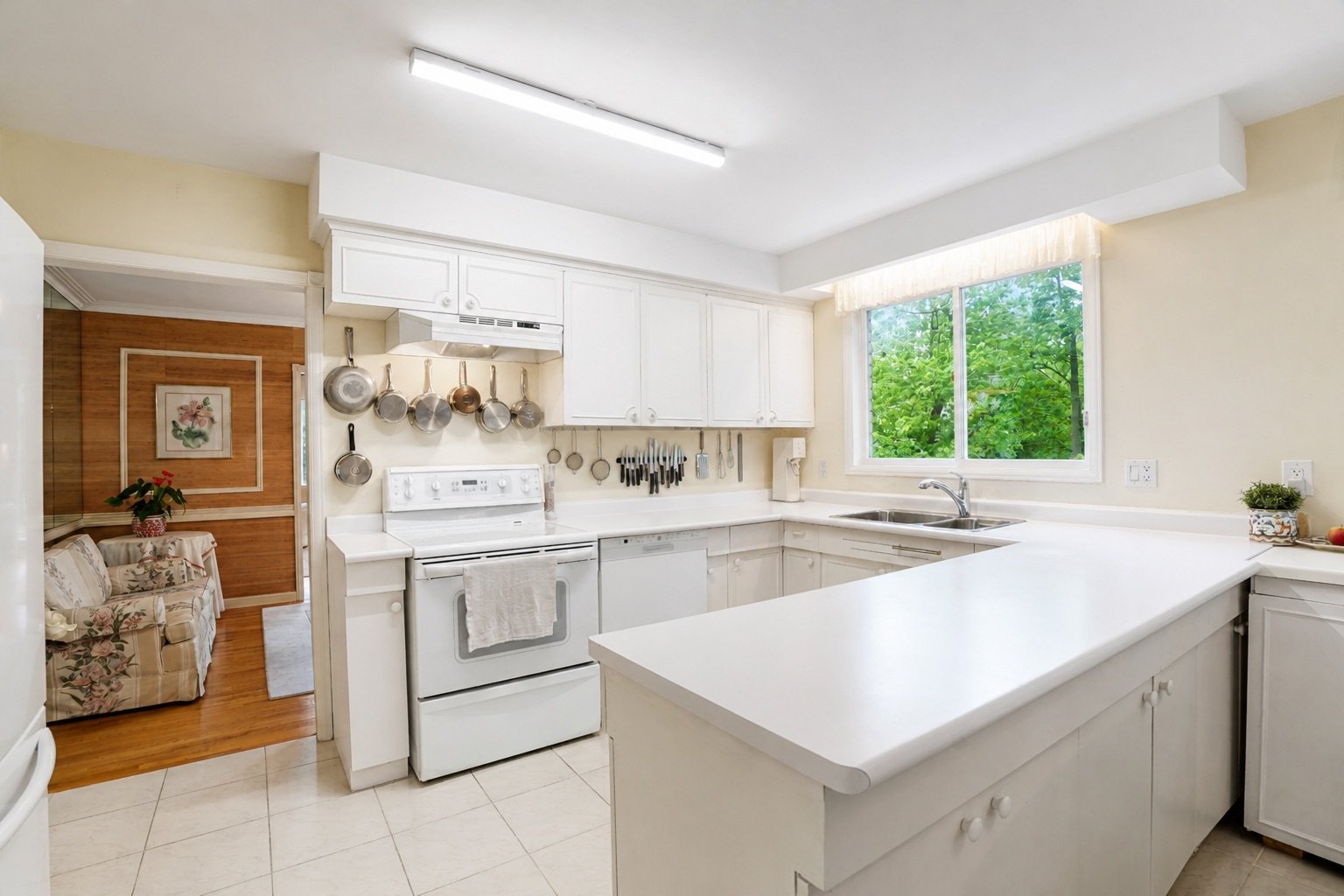 5052 Lakeshore Road, Burlington