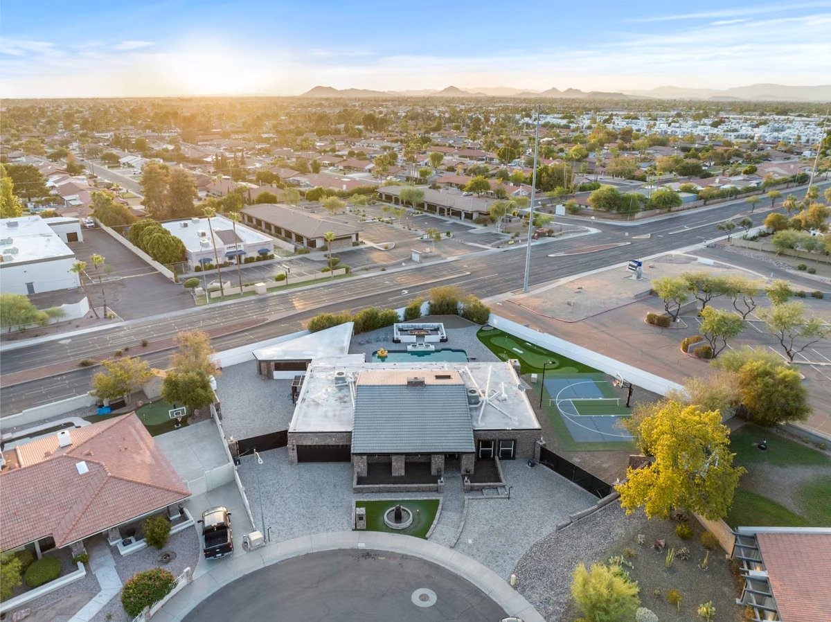 Phoenix Luxury! Pickleball | Free Heated Pool | Hot Tub