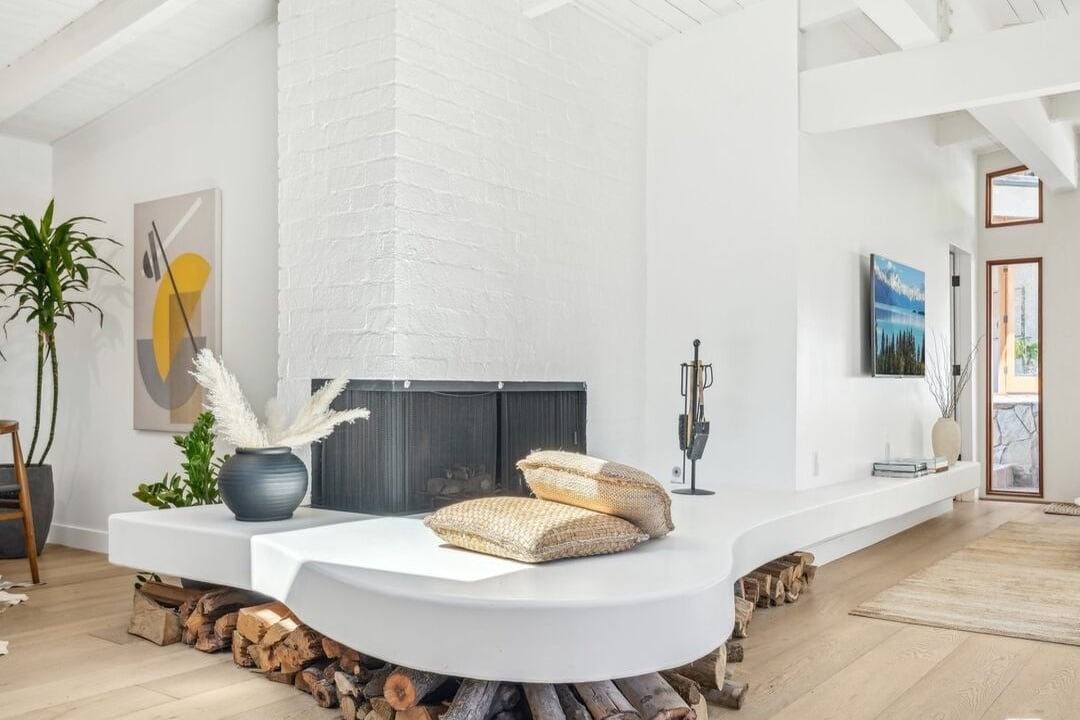 Sunset Crest Dr, 90046