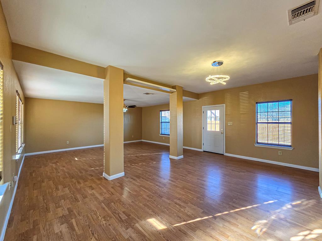 2101 Pershing Cir