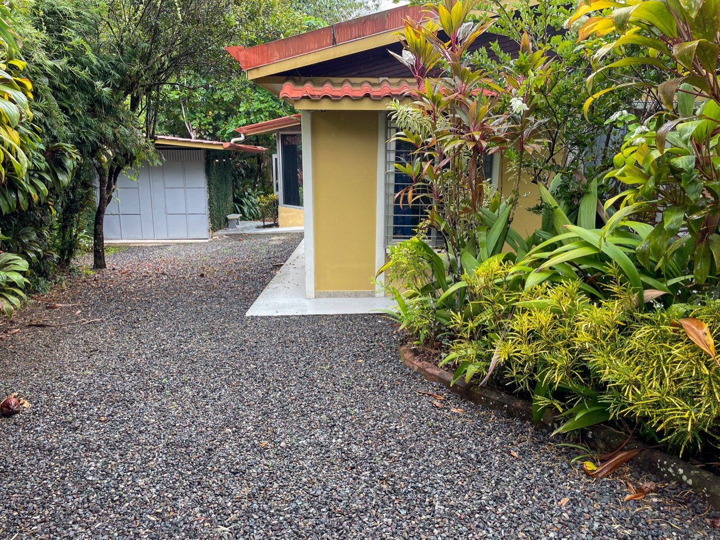 Cozy Colonial Home with Lush Gardens and Prime Commercial Prospects