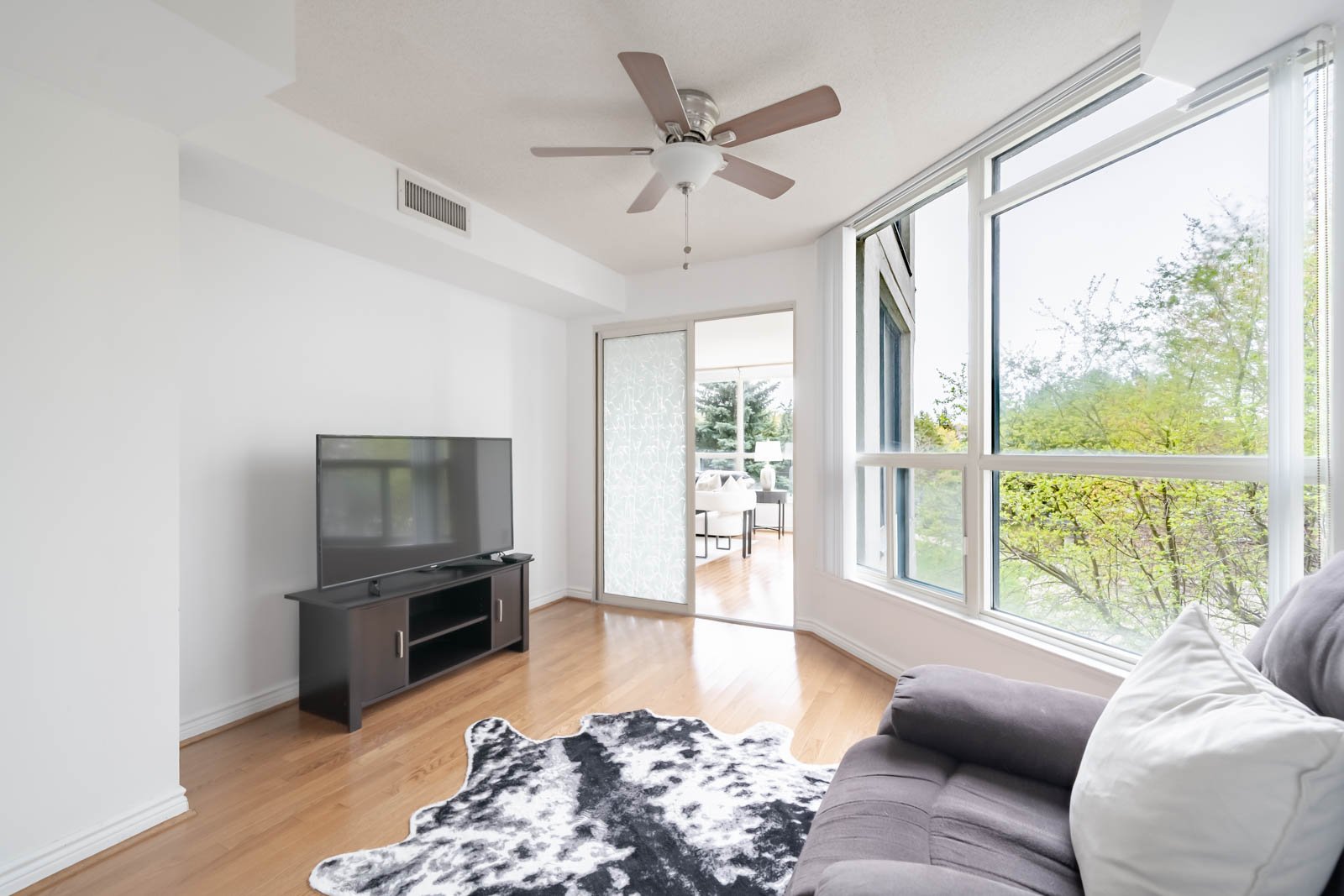 301-7300 Yonge Street 