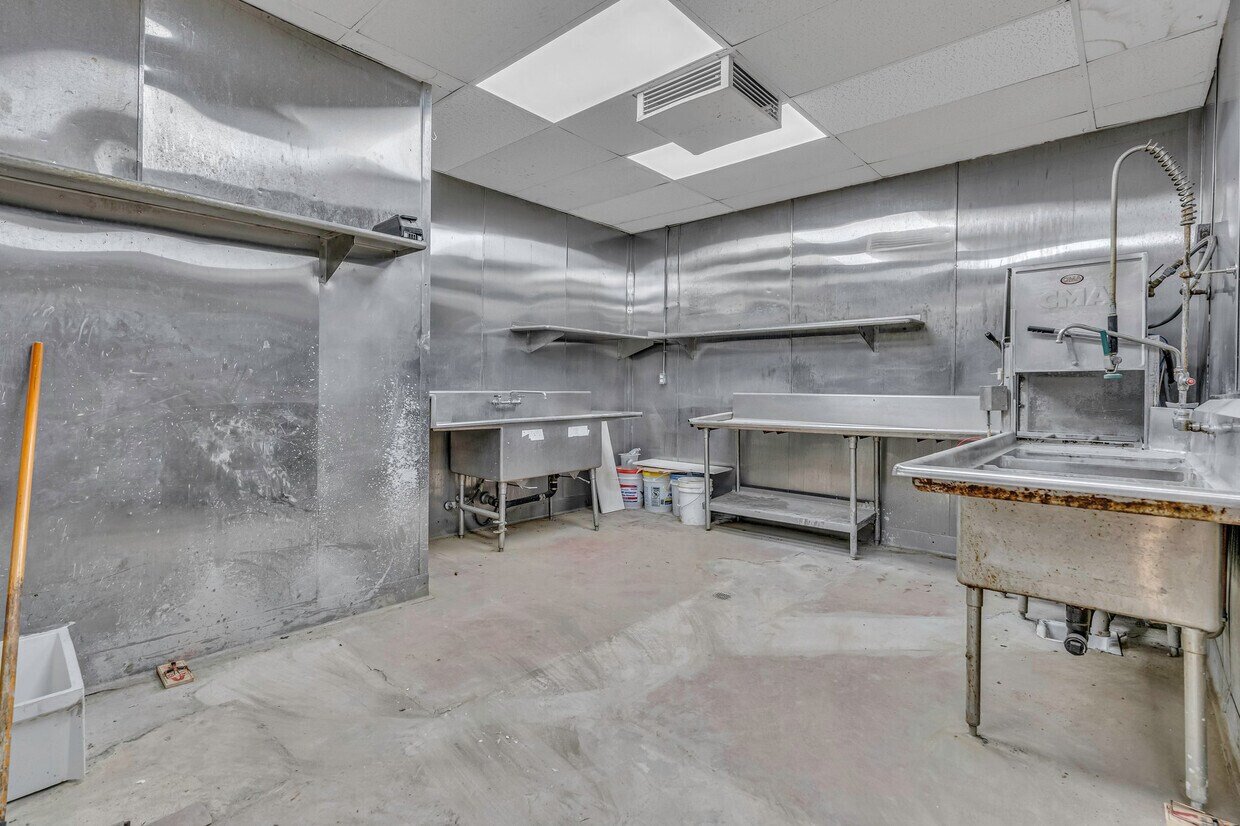 437 Azusa Ave