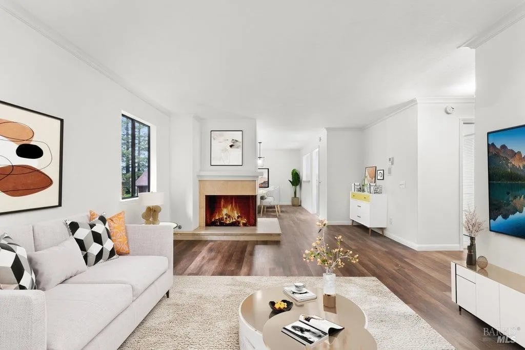 891 Magnolia Ave