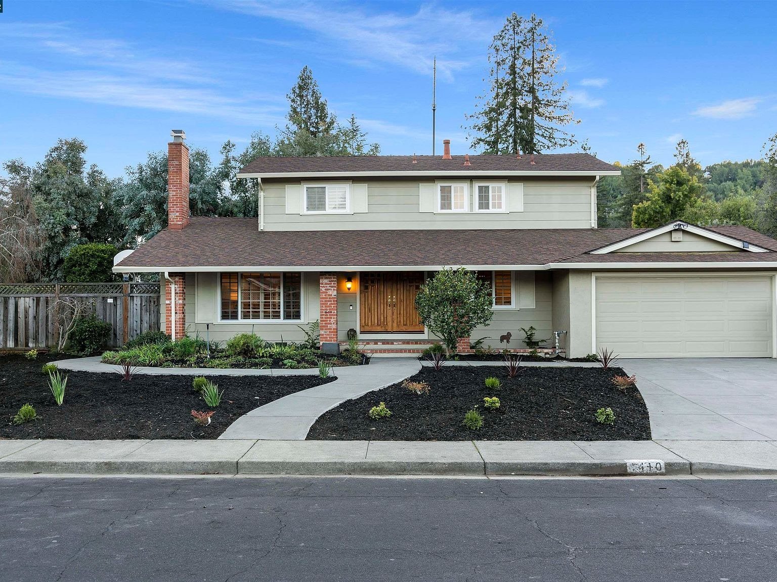 1410 De La Cruz Way