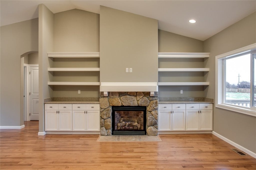 390 Ridgewood Dr