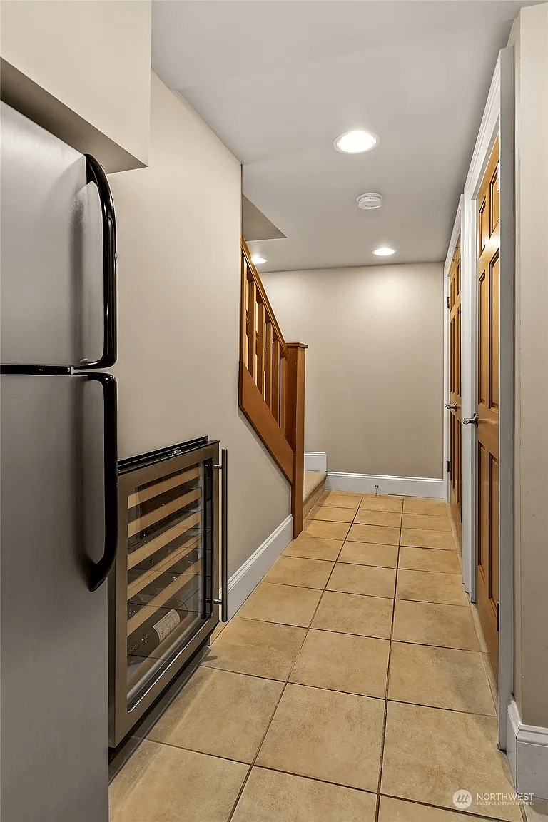 5529 Kenwood Place N