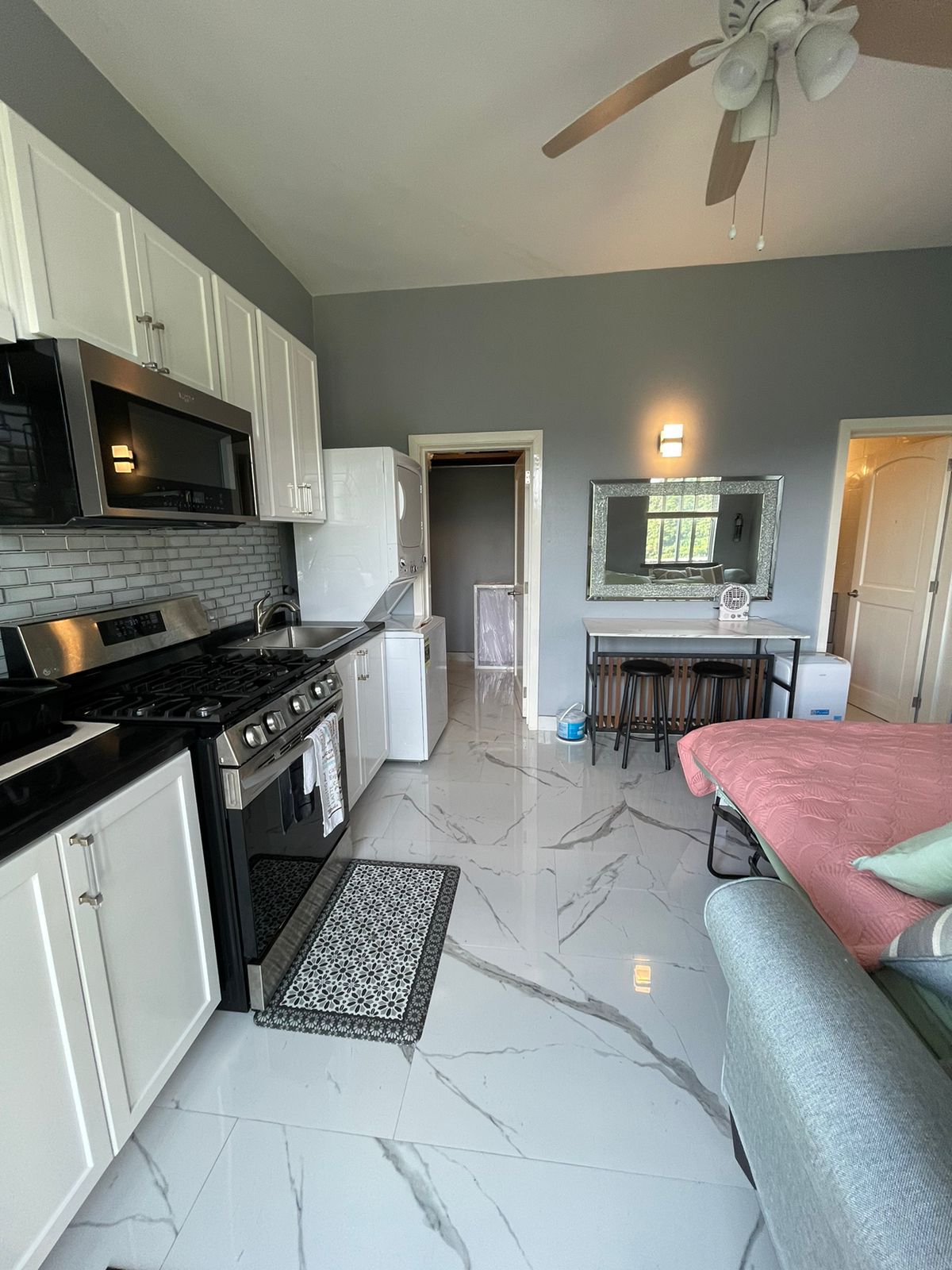 1098 Luck Hill Studio Unit