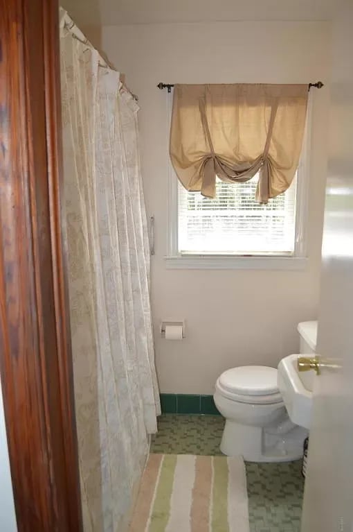 1017 W 12TH Court
