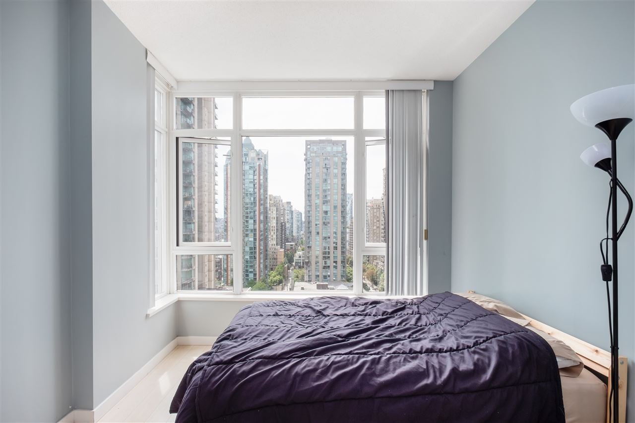1206-480 Robson St