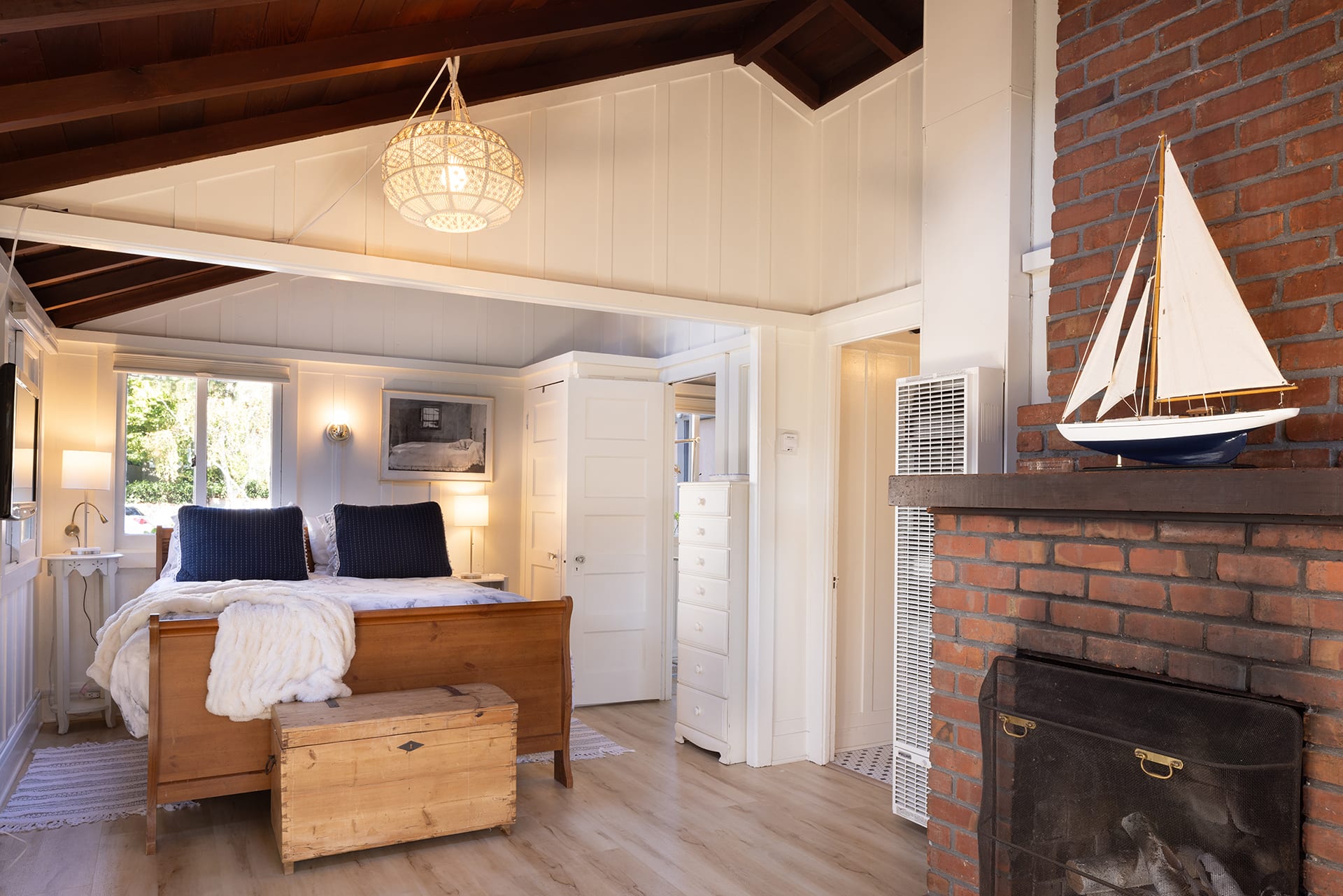 Spacious Carmel Cottage - Monte Verde & 7th SWC