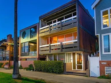 2411 Ocean Front Walk