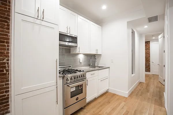 234 East 24th Street Unit: 2RW