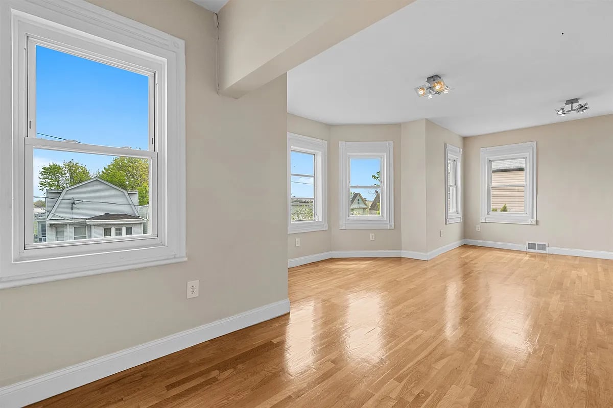 117 RANDOLPH AVE Unit: 2