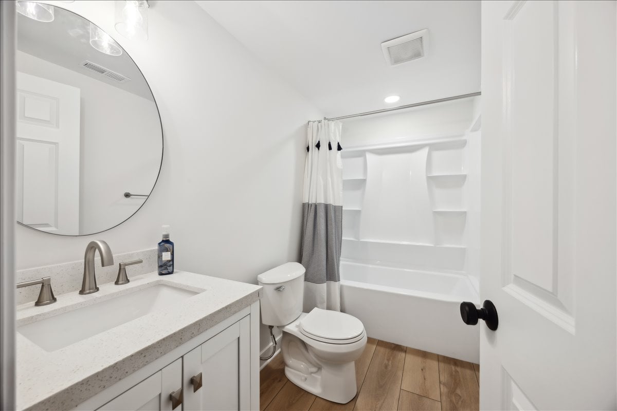 4513 Lake Summer Mews