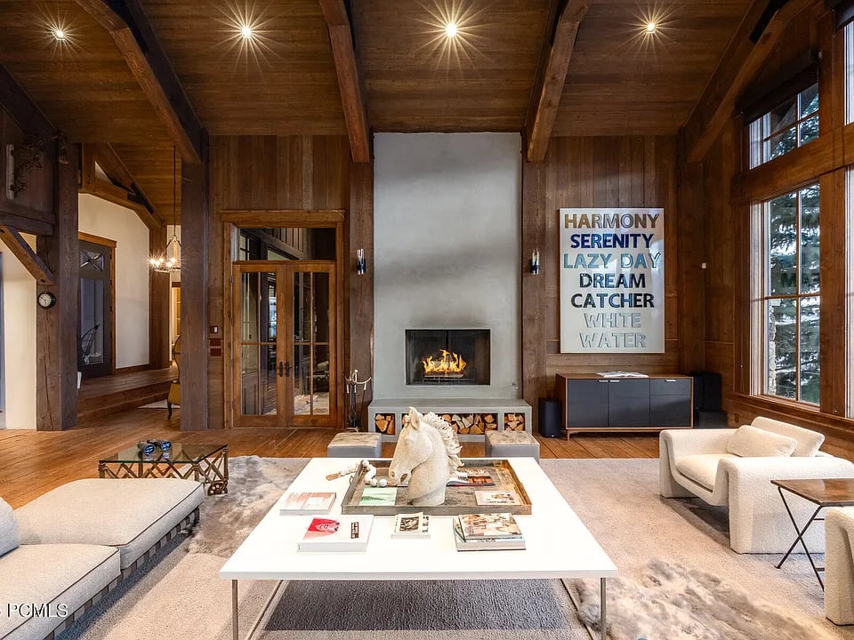 7701 N West Hills Trl