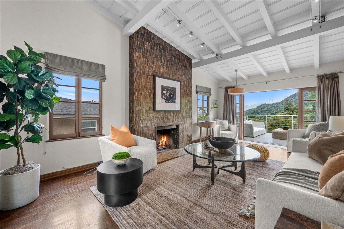 Lake Hollywood 4 + 2 Spanish Home with Views 