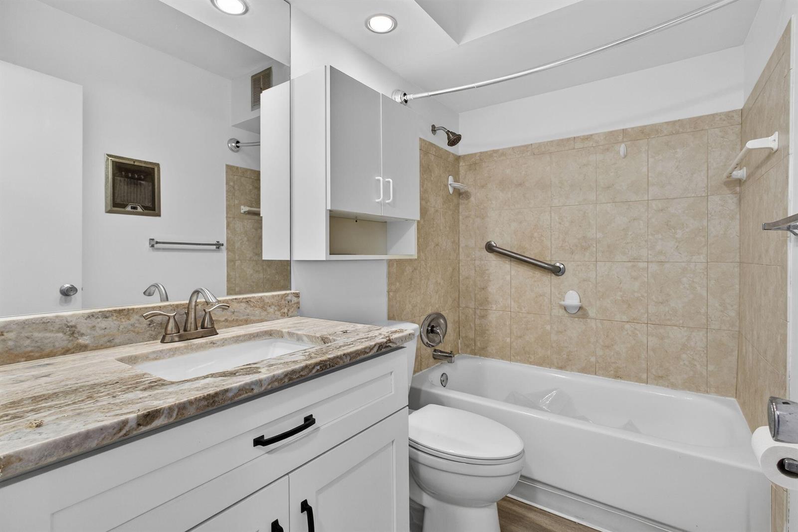 100 Shore 307 Ct