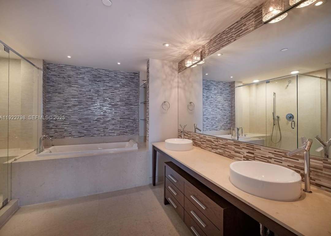 465 Brickell Ave #5701