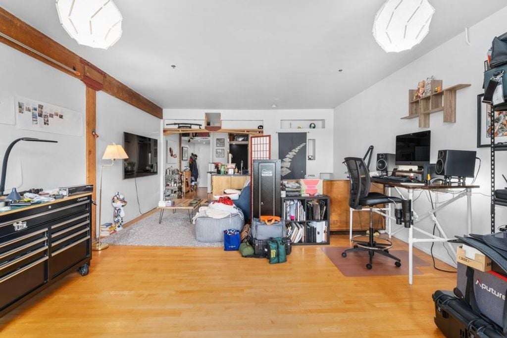 2556 E Hastings St, #219