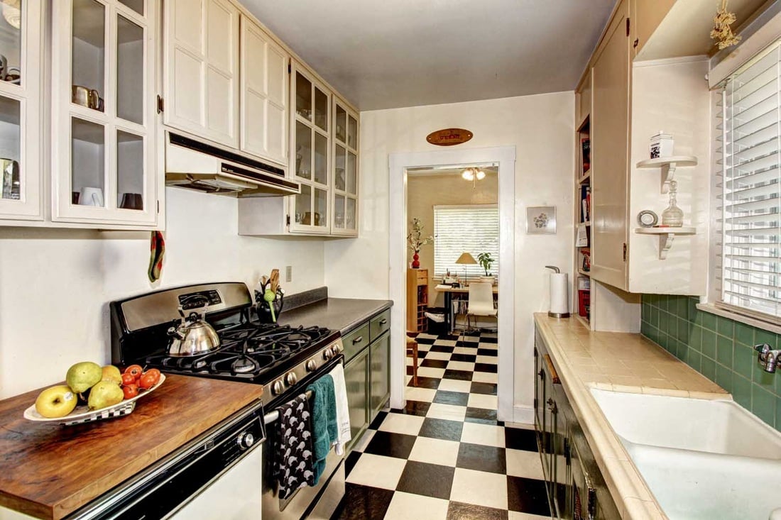 Just Listed! Excellent Location! and Under $300K!