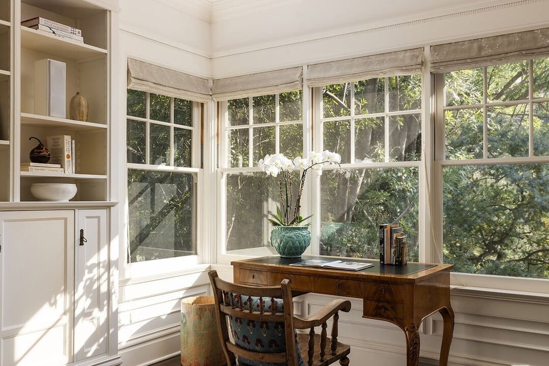 Mandeville Canyon Rd, 90049