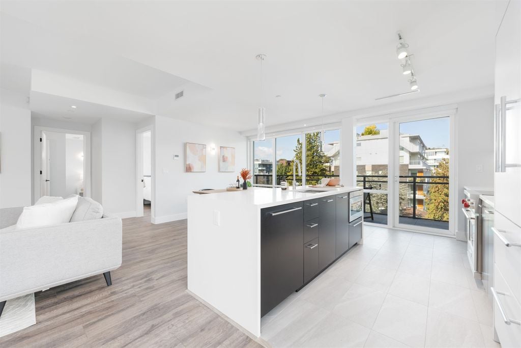 5118 Cambie St, #402