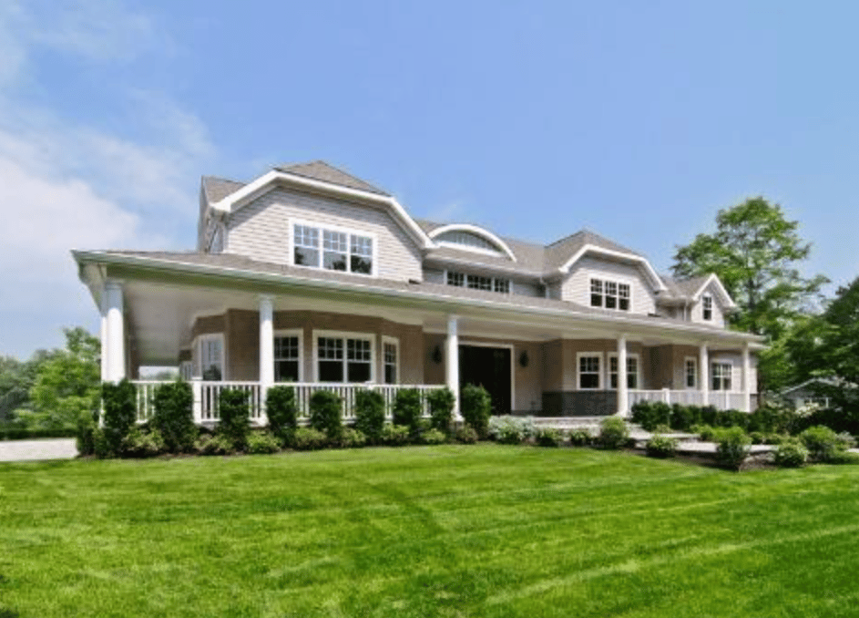 1372 Plandome Rd