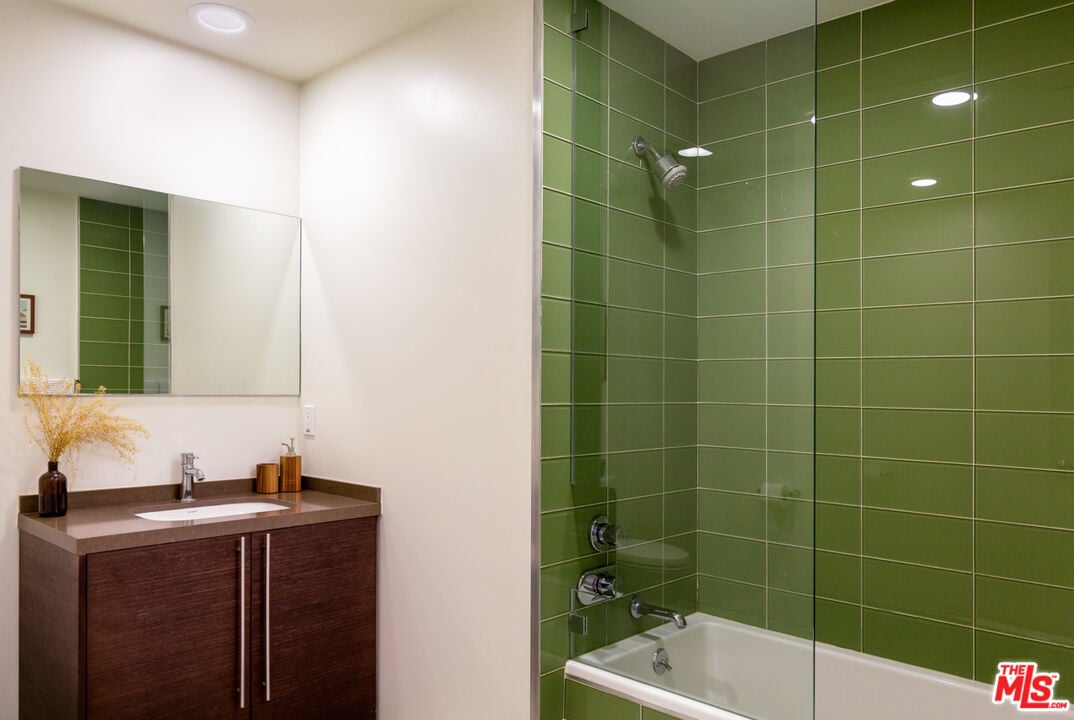 1351 Havenhurst Dr Unit: 203