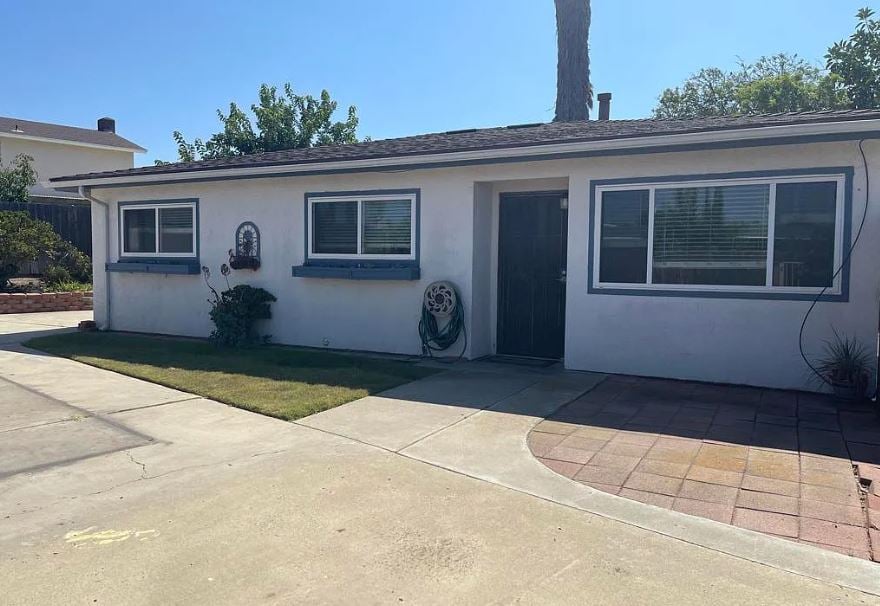 5676  Chateau Dr San Diego, CA