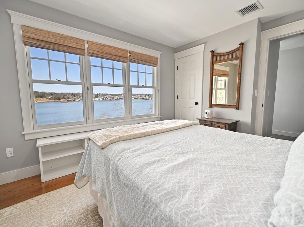 114 Hines Point