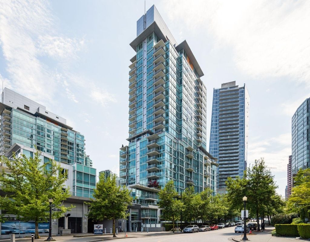 590 Nicola St, #2205