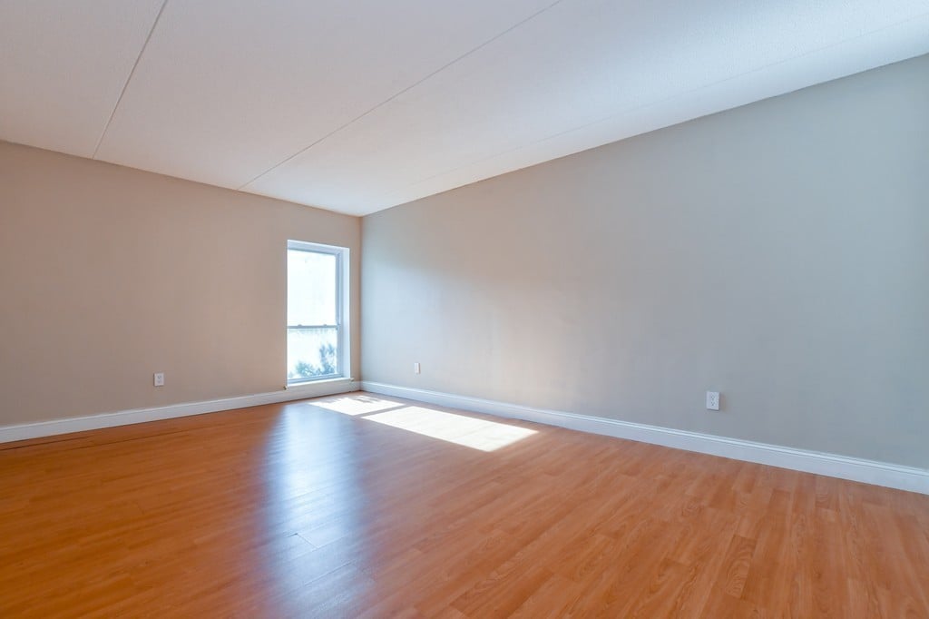 50-56 Broadlawn Park, #115