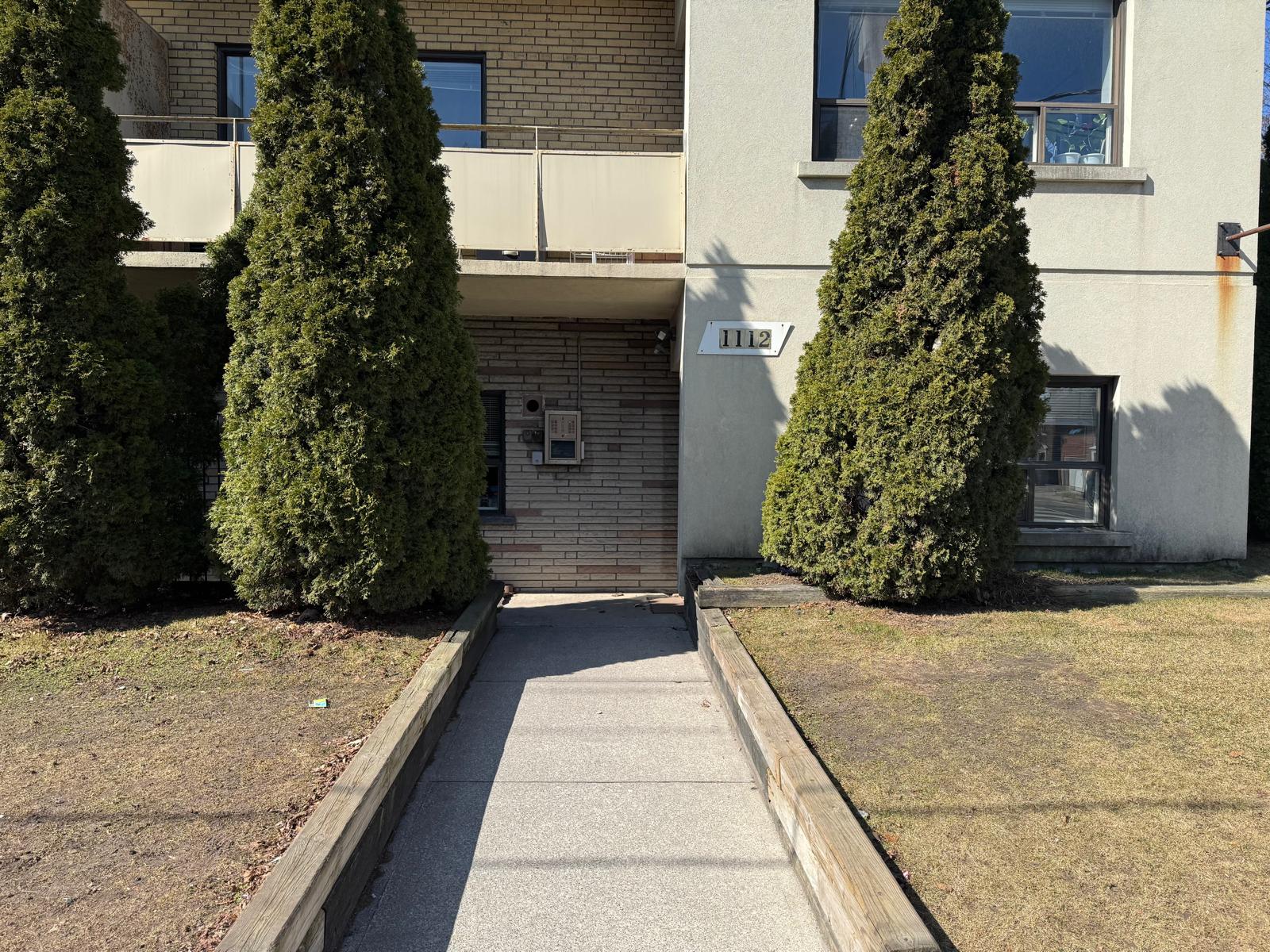 1112 Avenue Rd Unit: 302
