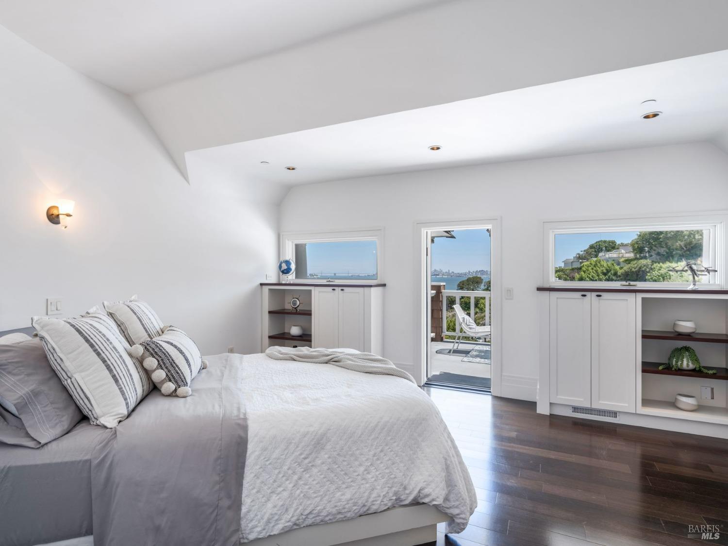 105 Bulkley Ave