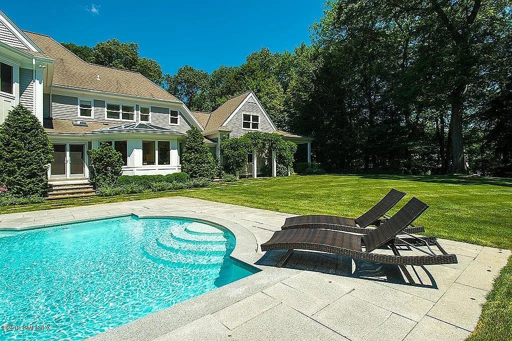 15 Mountain Laurel Dr