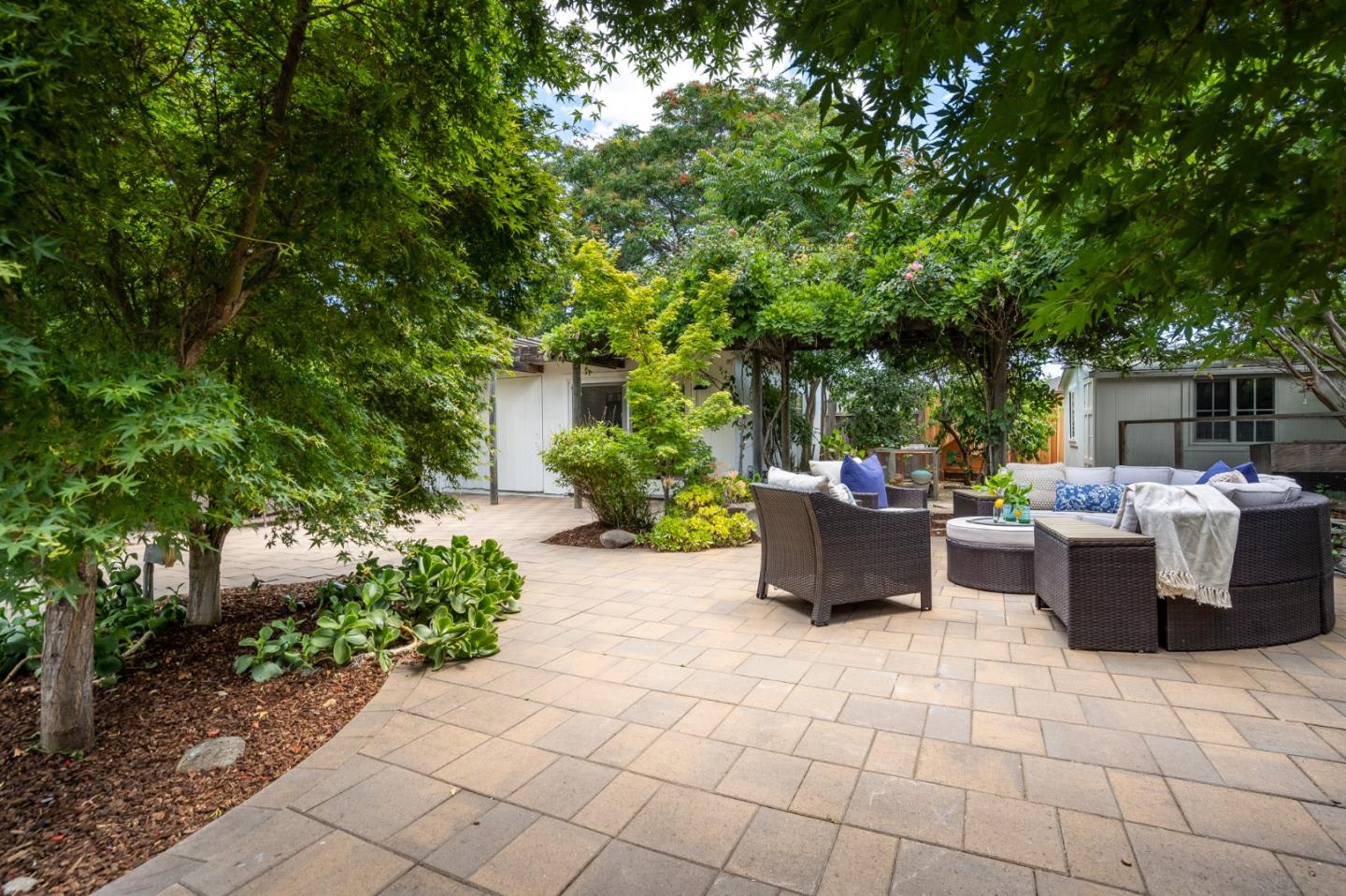 15720 Loma Vista Ave, Los Gatos, CA 95032-3637