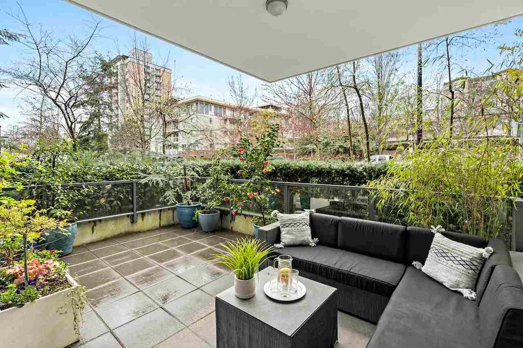 135 W 2nd St, #101