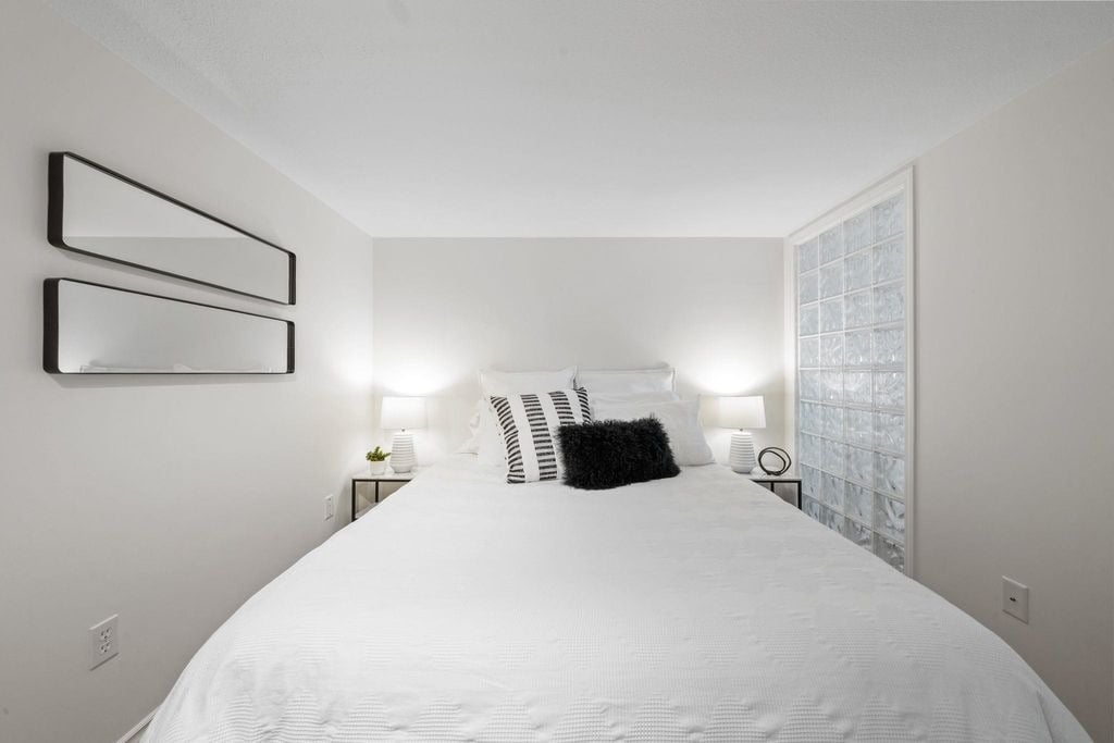 3377 Capilano Cres, #206
