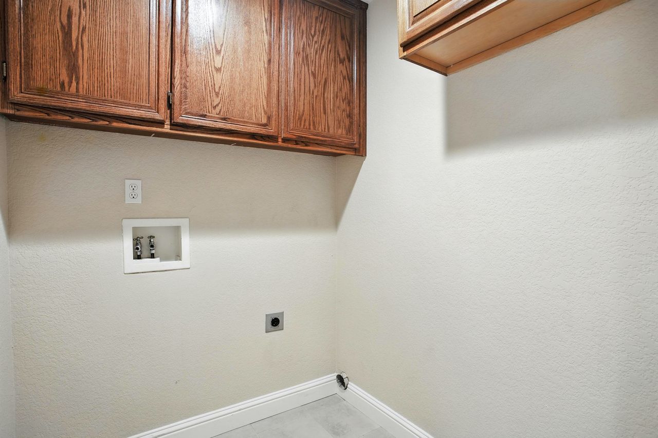 Great Custom Home in Galt! 