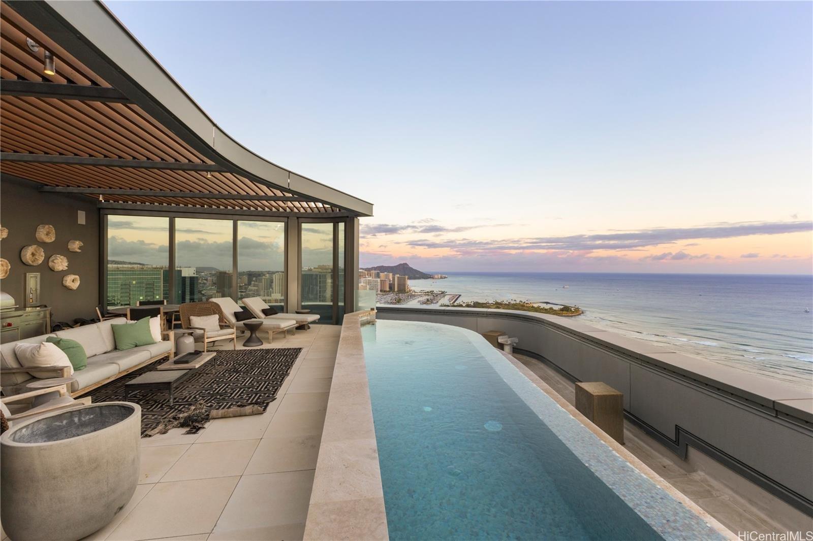Carole Kaili Daly , R - Hawaii Real Estate