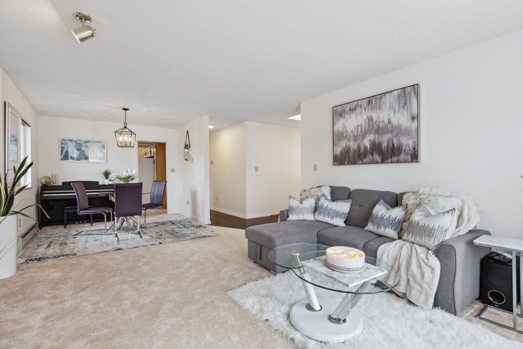 21 E King Edward Ave
