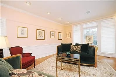 145 Evergreen Ln