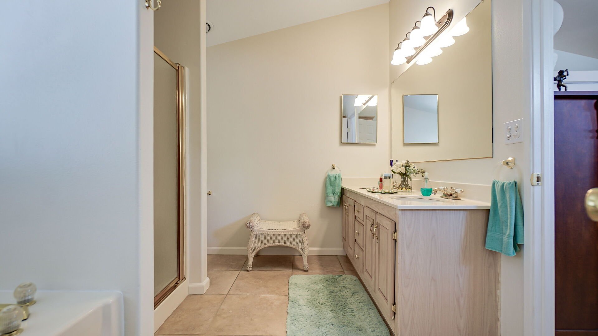 8651 Foothill Boulevard 35