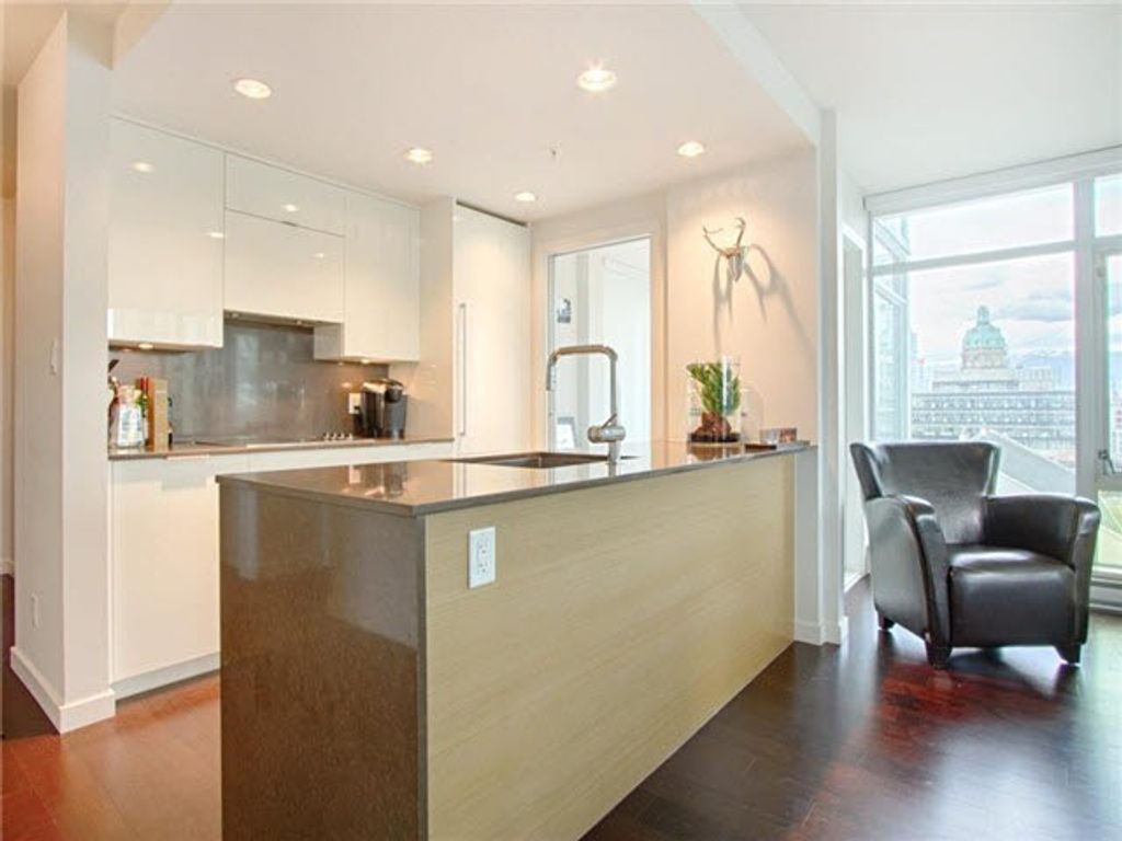 161 W Georgia St, #901