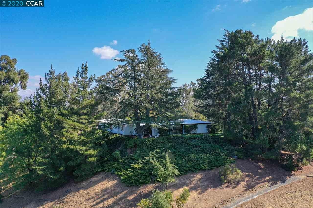 3258 Judith Ln